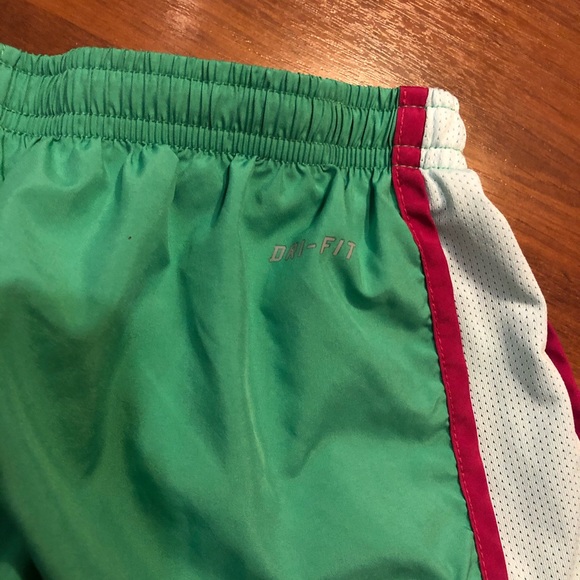 Nike Dri Fit Shorts. Size LG. Like new! - Picture 11 of 15